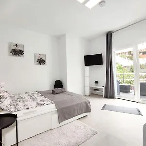  Appartement Fantastico With Balcony, Terrace, Air Conditioning And Free Parking, Ideal For Couples And Solo Travelers